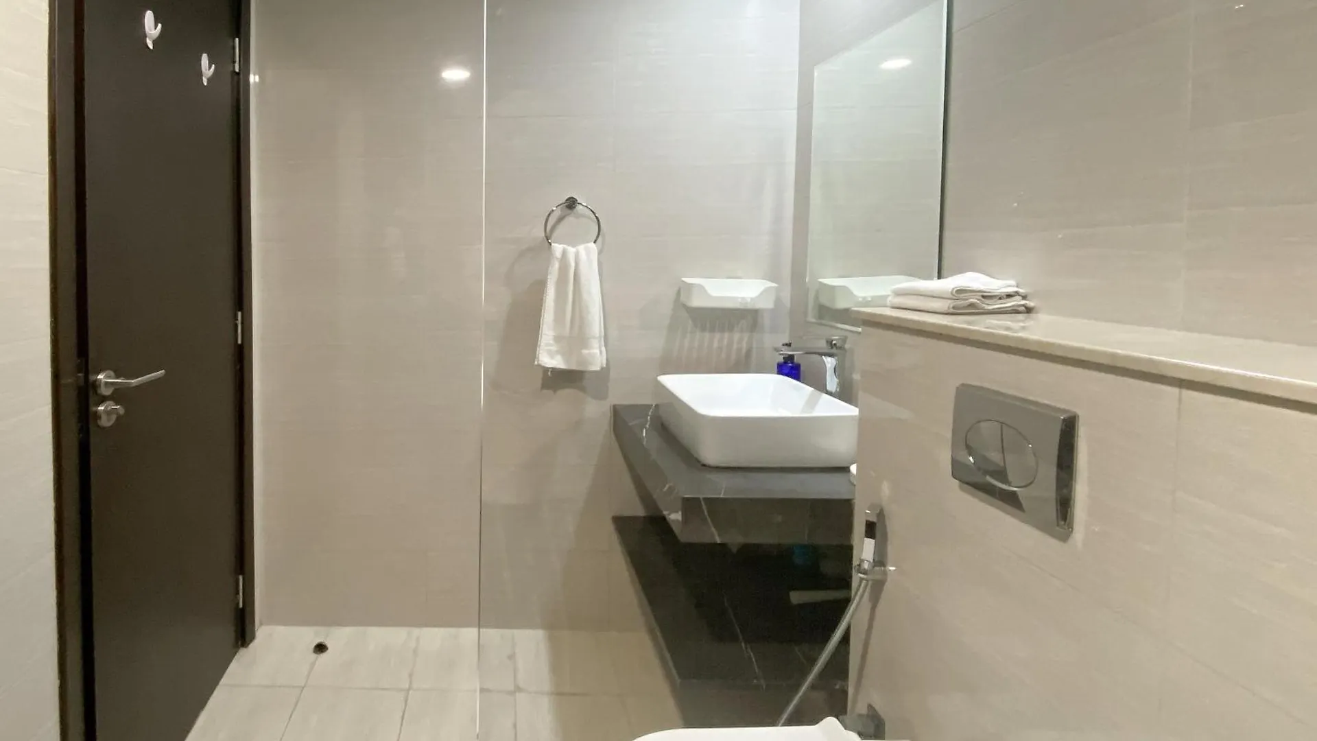 Trophy - Grand Bliss Suite Dubai