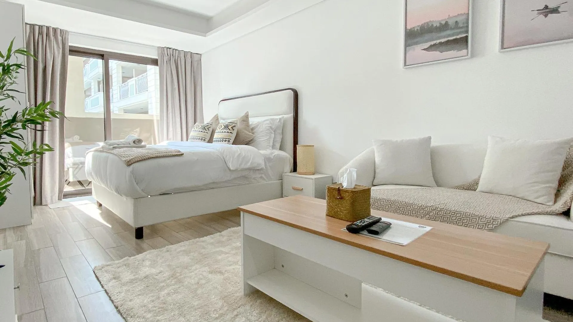 Trophy - Grand Bliss Suite Dubai